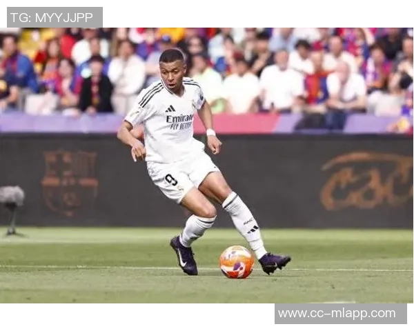 姆巴佩本赛季状态火热10场狂轰14球仅一场未能进球展现超强实力 姆巴佩本赛季状态火热10场狂轰14球仅一场未能进球展现超强实力