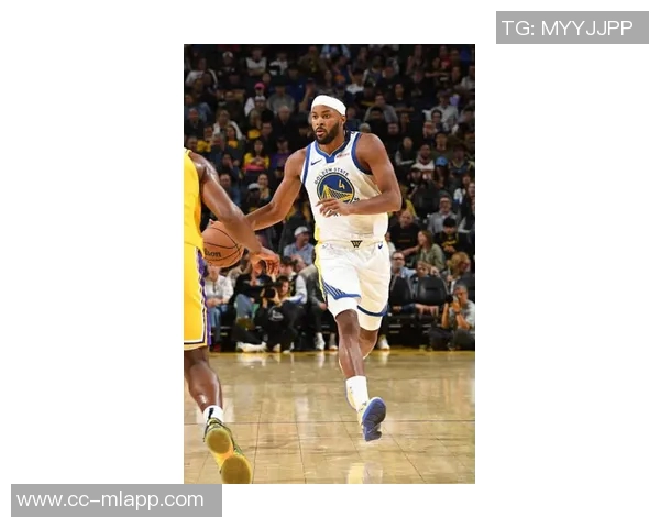 科尔赞穆迪投篮出色防守布克表现优异重回球队核心轮换 科尔赞穆迪投篮出色防守布克表现优异重回球队核心轮换