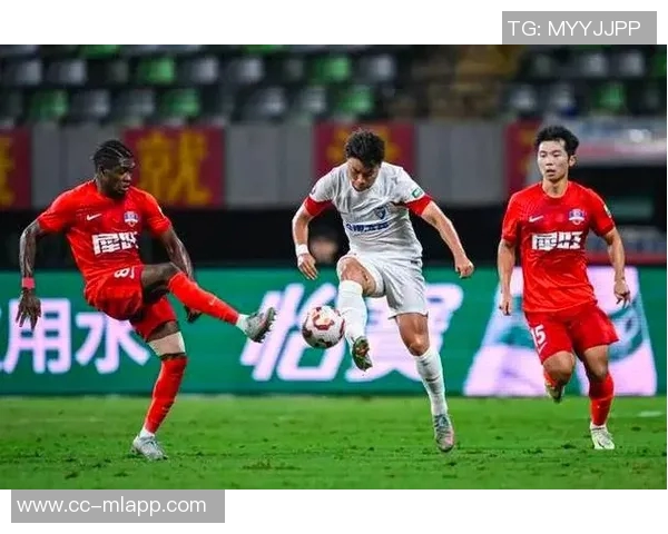 杨瑞琪在比赛最后时刻进球挽回颜面梅州仍以1-4落后于玉昆