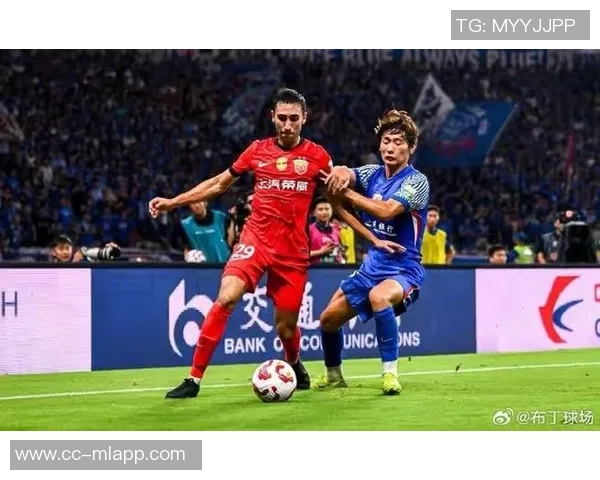 上海海港后卫亚历斯祖正式加盟成都蓉城签约两年助力球队新征程